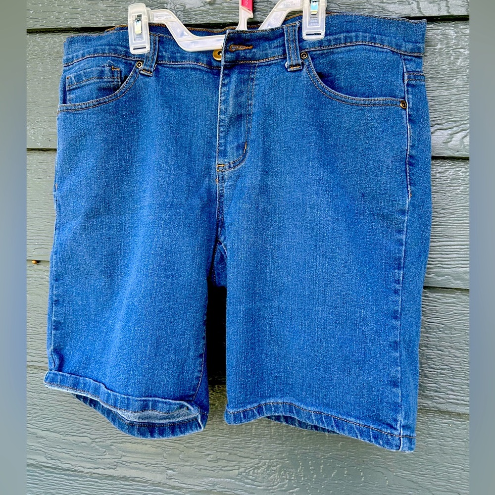 Forever 21 Plus jean shorts size 16